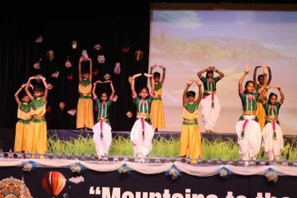 primary students dance performance