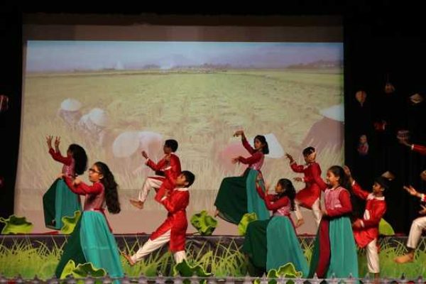 theme based dance performance